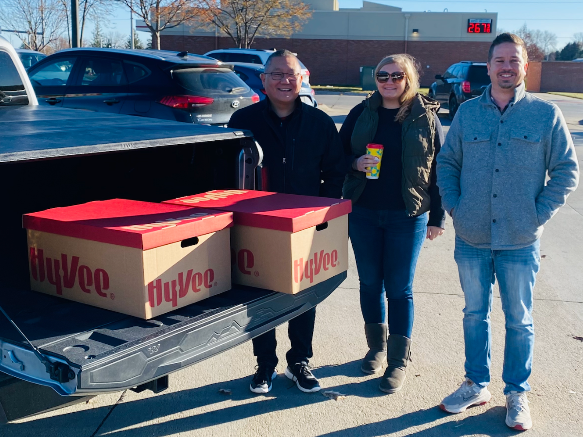 Gratitude in Action: ShineForth Delivers Thanksgiving Meals to Those in Need 